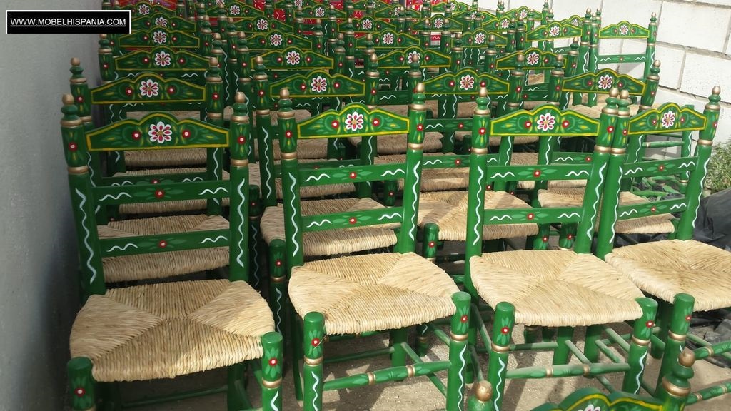 patio silla sevillana feria decorada 17