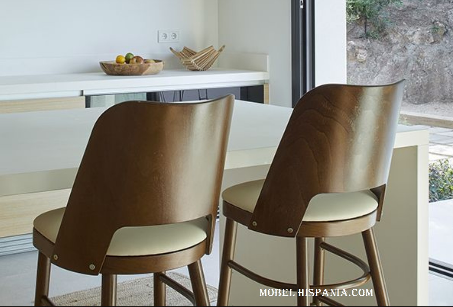 BENETO taburete nogal 04 1