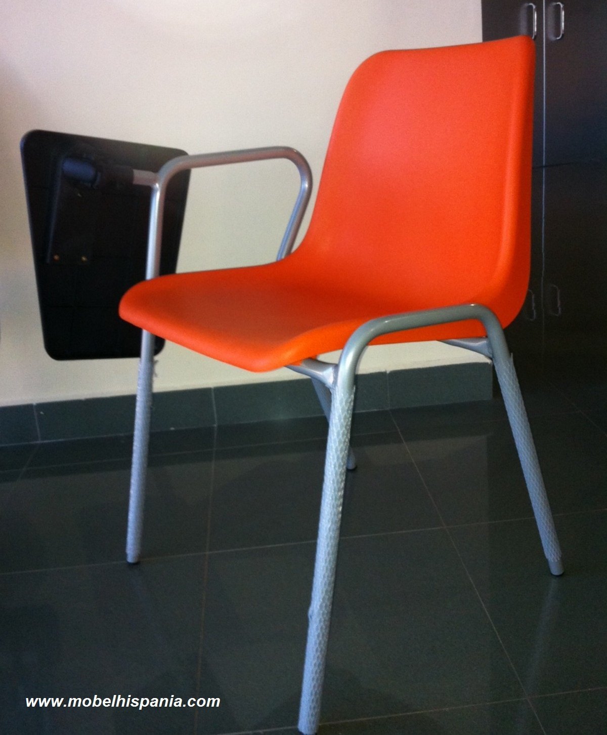 leo_silla_azul_pala_escritura-_02-1 leo silla azul pala escritura 02 1