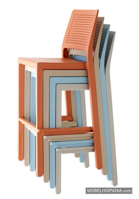 2347 Taburete apilable